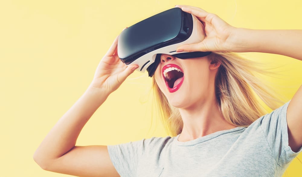 woman-with-360-vr